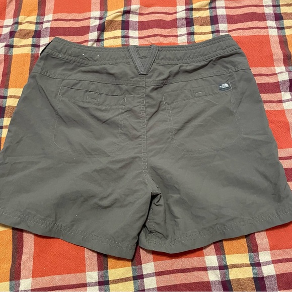 The North Face Women Hiking Shorts Size 6 - Picture 2 of 12
